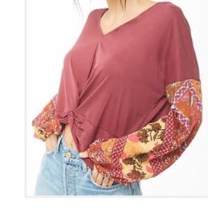 Pattern sleeve twist front top